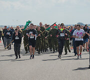 &Scaron;iauliuose vyko tradicinis bėgimas naikintuvų kilimo-tūpimo taku &bdquo;Runway Run 2018&ldquo;