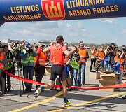 &Scaron;iauliuose vyko tradicinis bėgimas naikintuvų kilimo-tūpimo taku &bdquo;Runway Run 2018&ldquo;