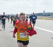 &Scaron;iauliuose vyko tradicinis bėgimas naikintuvų kilimo-tūpimo taku &bdquo;Runway Run 2018&ldquo;