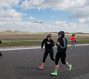 &Scaron;iauliuose vyko tradicinis bėgimas naikintuvų kilimo-tūpimo taku &bdquo;Runway Run 2018&ldquo;