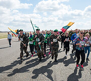 &Scaron;iauliuose vyko tradicinis bėgimas naikintuvų kilimo-tūpimo taku &bdquo;Runway Run 2018&ldquo;