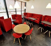 &bdquo;RE/MAX&ldquo; ir &bdquo;Vero Cafe&ldquo; viename biure