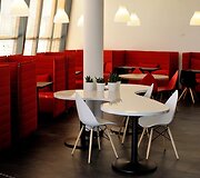 &bdquo;RE/MAX&ldquo; ir &bdquo;Vero Cafe&ldquo; viename biure