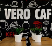 &bdquo;RE/MAX&ldquo; ir &bdquo;Vero Cafe&ldquo; viename biure