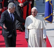 Popiežius Pranci&scaron;kus atvyko į Sarajevą, kviesdamas susitaikyti po Bosnijos karo