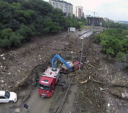 Potvynis Tbilisyje nusine&scaron;ė 10 žmonių gyvybes, mieste bla&scaron;kosi liūtai, tigrai, vilkai ir me&scaron;kos