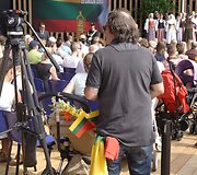 Lietuviai &bdquo;EXPO&ldquo; parodoje lankytojus vilioja maistu: &scaron;akočiais, sūriu, cepelinais