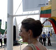 Lietuviai &bdquo;EXPO&ldquo; parodoje lankytojus vilioja maistu: &scaron;akočiais, sūriu, cepelinais