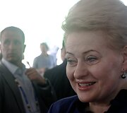 Lietuviai &bdquo;EXPO&ldquo; parodoje lankytojus vilioja maistu: &scaron;akočiais, sūriu, cepelinais