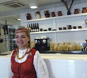 Lietuviai &bdquo;EXPO&ldquo; parodoje lankytojus vilioja maistu: &scaron;akočiais, sūriu, cepelinais