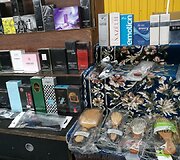 Laimikis Gariūnuose: &bdquo;Chamele&ldquo; ir &bdquo;Versage kvepalai&ldquo; už 8 eurus, Turkijoje siūta &bdquo;Armani&ldquo; striukė už 60 eurų