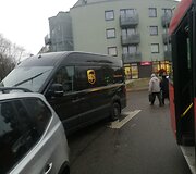 Autobusui trukdantys automobiliai