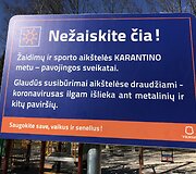 Lentos su įspėjimais vaikų žaidimų aik&scaron;telėse