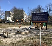Lentos su įspėjimais vaikų žaidimų aik&scaron;telėse