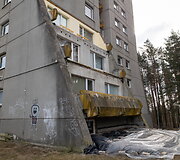 Aptvertas namas Lazdynuose, kur nukrito dalis balkono