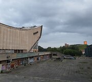 Žmonės ant Sporto rūmų stogo