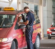 Taksistai tikrinami Vilniaus oro uoste ir &scaron;alia Geležinkelio stoties.