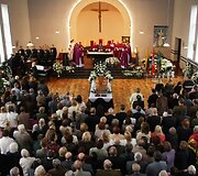 Afganistane žuvusio seržanto Arūno Jarmalavičiaus laidotuvėse Alytaus &bdquo;Klevų gatvės&ldquo; kapinėse. 