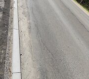 Pernai rudenį asfaltuota Žaliųjų ežerų gatvės dalis neatrodo labai gerai