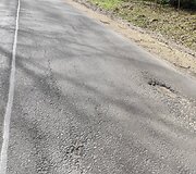 Pernai rudenį asfaltuota Žaliųjų ežerų gatvės dalis neatrodo labai gerai