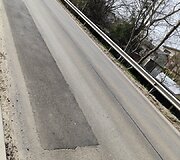 Pernai rudenį asfaltuota Žaliųjų ežerų gatvės dalis neatrodo labai gerai