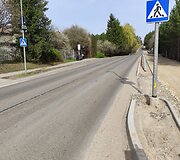 Pernai rudenį asfaltuota Žaliųjų ežerų gatvės dalis neatrodo labai gerai