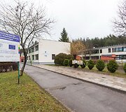 Vaikų ir jaunimo pensione Lak&scaron;tingalų gatvėje