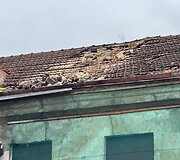 Žemaitijos g. 4 vidiniame kieme nukrito kaminas