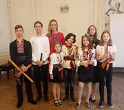 Yaryna Tovkailo su mokiniais Kyjive