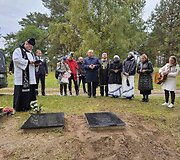 Vieni&scaron;ų žmonių laidotuvės Karveli&scaron;kių kapinėse