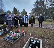 Vieni&scaron;ų žmonių laidotuvės Karveli&scaron;kių kapinėse