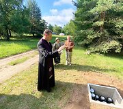 Vieni&scaron;ų žmonių laidotuvės Karveli&scaron;kių kapinėse