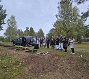 Vieni&scaron;ų žmonių laidotuvės Karveli&scaron;kių kapinėse