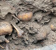 Archeologiniai kasinėjimai Pranci&scaron;konų gatvėje atvėrė žmonių palaikus