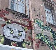 Grafičiai ant Gedimino pr. 33 namo