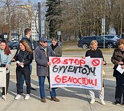 Piketas dėl Kazoki&scaron;kių sąvartyno tar&scaron;os prie Elektrėnų savivaldybės