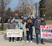 Piketas dėl Kazoki&scaron;kių sąvartyno tar&scaron;os prie Elektrėnų savivaldybės