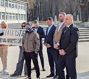 Piketas dėl Kazoki&scaron;kių sąvartyno tar&scaron;os prie Elektrėnų savivaldybės