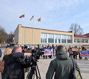 Piketas dėl Kazoki&scaron;kių sąvartyno tar&scaron;os prie Elektrėnų savivaldybės
