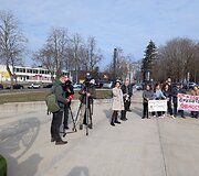 Piketas dėl Kazoki&scaron;kių sąvartyno tar&scaron;os prie Elektrėnų savivaldybės