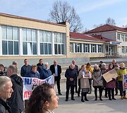 Piketas dėl Kazoki&scaron;kių sąvartyno tar&scaron;os prie Elektrėnų savivaldybės