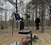Vieni&scaron;ų žmonių laidotuvės Karveli&scaron;kių kapinėse kovo 31 d.