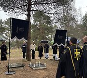 Vieni&scaron;ų žmonių laidotuvės Karveli&scaron;kių kapinėse kovo 31 d.