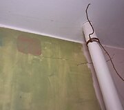 Suskilinėjusios renovacijos metu sienos