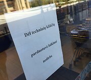 Vilniaus &bdquo;Maximoje&ldquo; nukrito lubų apdailos dalis