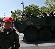 Karinis paradas Var&scaron;uvoje