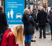 Plakatai stotelėse