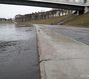 Neries pakrantės slūgstant vandeniui