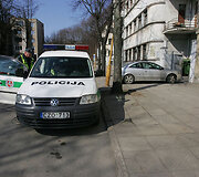 Automobilis ant &scaron;aligatvio