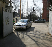 Automobilis ant &scaron;aligatvio